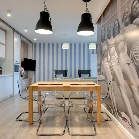 Urbannest I Torunska 15 Apartmán *